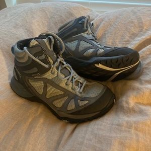 Merrell Women's Siren Sport Q2 Mid Waterproof Hiking Boot WOMENS size 8